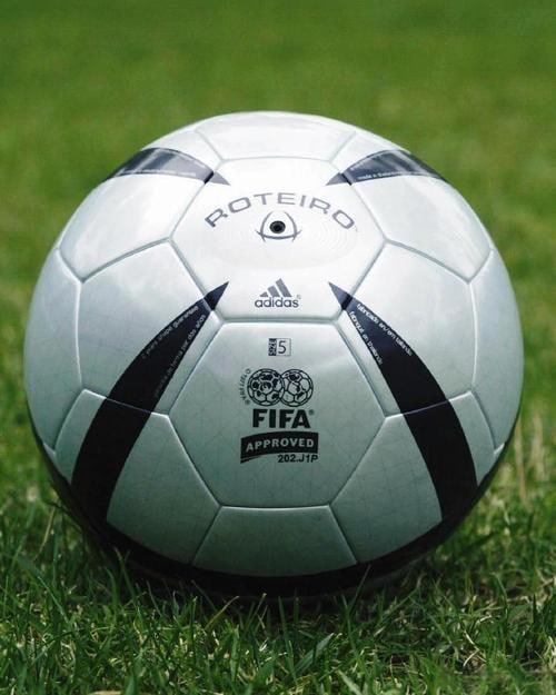 教练团队使用雷速4.1版本分析对手数据